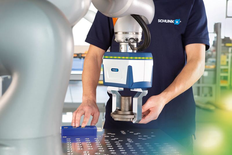 Das Ziel der baden-württembergischen Automationsspezialisten ist es, Roboterherstellern und Integratoren unabhängig geprüfte Co-act-Greifer zur Verfügung zu stellen, mit denen sich kollaborative Szenarien schnell realisieren und zertifizieren lassen. (Schunk)