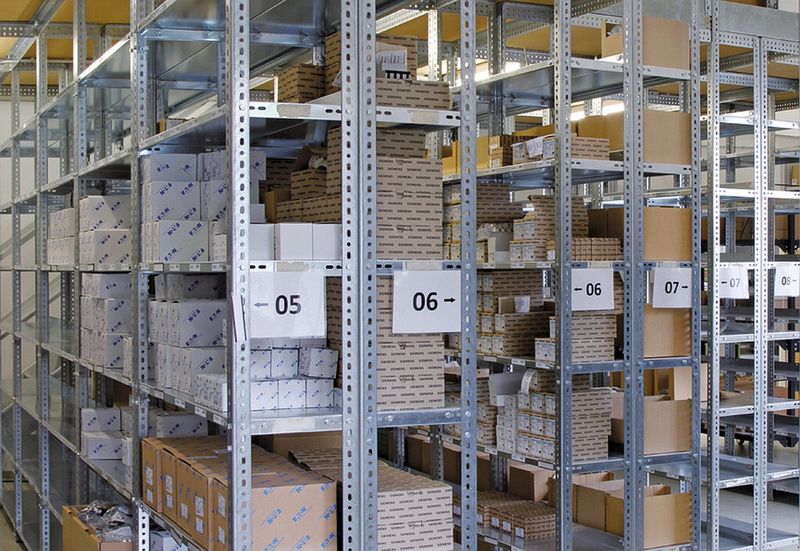 Blick ins Lager: Schnelle Lieferung, einfacher Umtausch (Bild: Automation24)