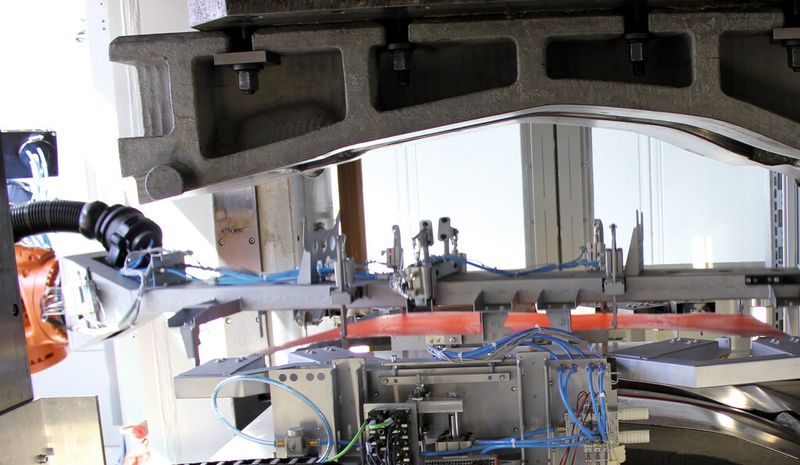 Der Beweis ist erbracht: Mit einer industrietauglichen Presshärtelinie ohne Ofen ist das ofenfreie Warmumformen möglich geworden. (Bild: Neue Materialien Bayreuth)