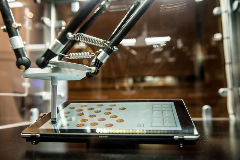 KMU-Sterben ist laut Swissmechanic kein «natürlicher Strukturwandel», sondern ein Blackout. Die preisliche Wettbewerbsfähig-keit der Qualitätsprodukte der Schweizer Industrie ist international nicht mehr gegeben. (Marc-Steffen Unger)