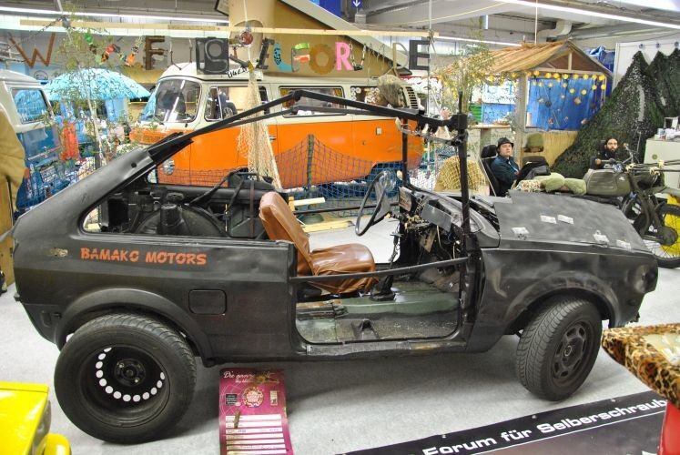 Mad Max lässt grüßen: Die Bandbreite der in Essen ausgestellten Fahrzeuge kann man getrost mit „groß“ bezeichnen. (Foto: Dominsky)