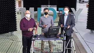 Gewinner des Joseph-von-Fraunhofer-Preises: Für das marktreif entwickelte Funkübertragungssystem Mioty wurden Prof. Michael Schlicht, Josef Bernhard und Dr. Gerd Kilian (v.l.n.r) ausgezeichnet. (Bild: Fraunhofer IIS)