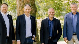 v.l.n.r.: Michael Kleschinski (EVP Hexagon Purus), Morten Holum (CEO Hexagon Purus), Jochen Wystrach (Mitgeschäftsführer Wystrach), Wolfgang Wolter (Geschäftsführer Wystrach) (Hexagon)