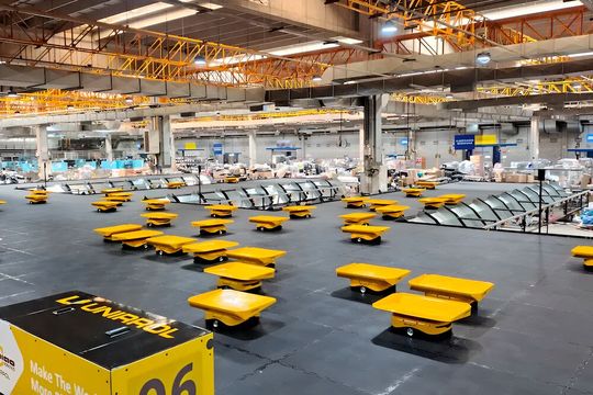 Libiao Robotics hat ein robotergestütztes Paketsortierzentrum für Correo Argentino in Monte Grande bei Buenos Aires in Betrieb genommen.(Bild:  Libiao Robotics)