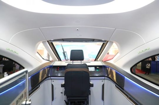 Der CR400AF-Z verfügt über ein automatisches Zugbetriebssystem, das als autonomes Fahren mit anwesendem Personal klassifiziert ist. In diesem Modus übernimmt der Zug selbstständig die Abfahrt, das Bremsen sowie Öffnen und Schließen der Türen.(Bild:  cri.cn)