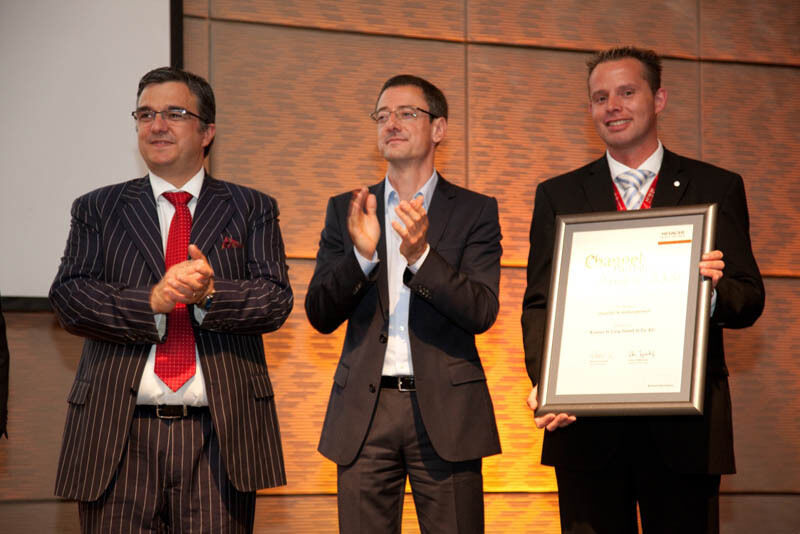Philippe Fossé, Patrick D. Cowden und Andreas Winter bei der Award-Verleihung (Archiv: Vogel Business Media)