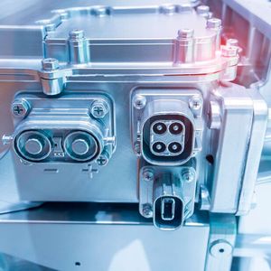 Batterien aus dem 3D-Drucker sollen mehr Kapazität und Reichweite liefern. Bei Festkörperbatterien sind auch andere Formen denkbar. (xiaoliangge/Adobe stock)