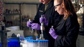 Modern Meadow entwickelt sowohl lederartige Verbundwerkstoffe, als auch Nicht-Verbundwerkstoffe. (Evonik)