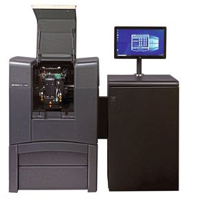 Mit seinem Bauraum von 255 mm × 252 mm × 200 mm empfiehlt der Hersteller den J826 für Unternehmen mit Modellbauanforderungen mittlerer Größenordnung. 