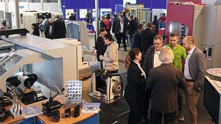 220 Aussteller zeigen vom 9. bis 11. April 2025 auf der DST Dreh- und Spantage Südwest neueste Technologien, Trends und Lösungsansätze. Die fünfte Auflage der Fachmesse auf dem Messegelände Villingen-Schwenningen ist damit ausgebucht. (Bild: SMA Südwest Messe- und Ausstellungs-GmbH)