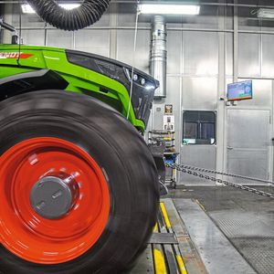 Dank der Umrüstung auf LED-Technologie spart Fendt jetzt gut eine Million Kilowattstunden Strom jährlich.(Bild:  Fendt)