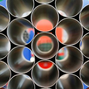 Wird tiefer gefördert, ist zunehmend das Gewicht der Pipelines zu beachten. (Symbolbild)