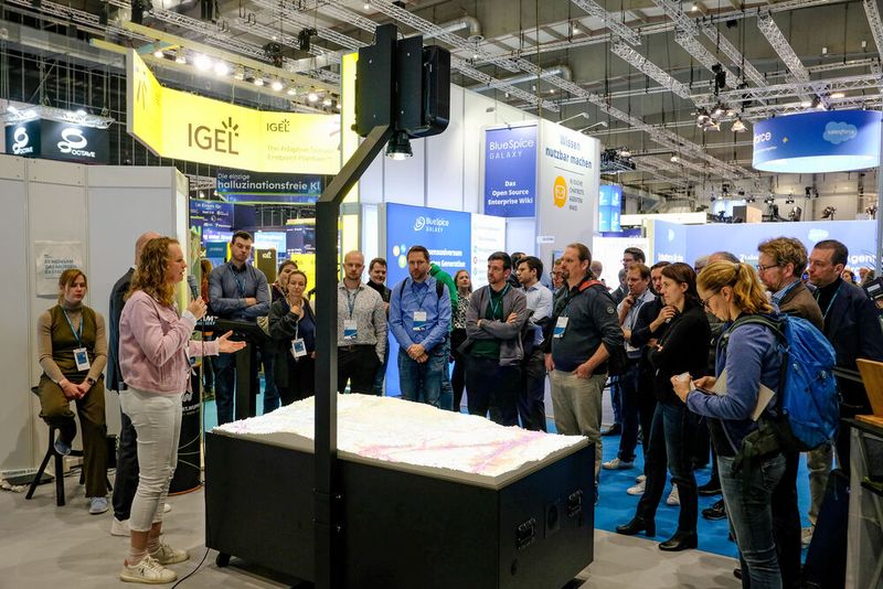 Bei Produktdemos konnten die Besucherinnen und Besucher neueste Technik im Einsatz erleben und sich einen Eindruck davon verschaffen, ob und wie sich diese im eigenen Alltag integrieren lässt. (Bild: © Messe Berlin GmbH)
