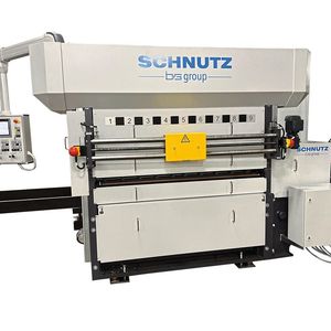 Hochleistungsrichtmaschine für Lochbleche ...(Bild:  Schnutz)