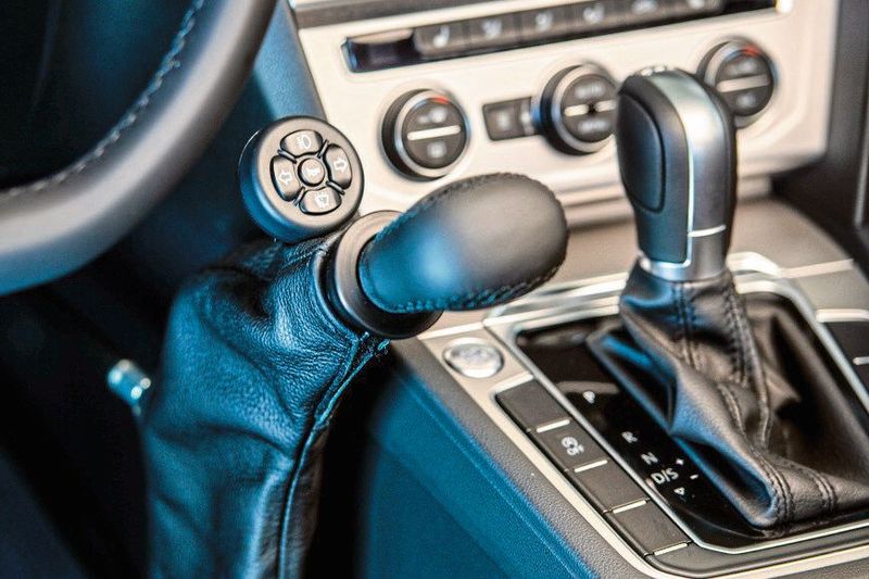 Vor einem Handbedienteil Heidelberg RS, das zwischen 2006 und 2012 produziert wurde, warnt nun das Kraftfahrt-Bundesamt.(Bild:  Mobilcenter Zawatzky GmbH)