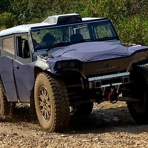 Fering ist bereits seit einiger Zeit mit getarnten Prototypen des Pioneers unterwegs.(Bild:  Fering)