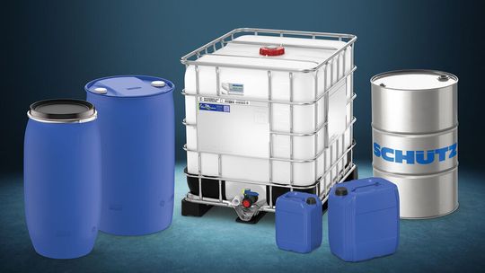 Lors du salon Fachpack 2025, Schütz présentera de nombreuses solutions d'emballage innovantes dans les domaines des IBC, des fûts en plastique et en acier, ainsi que des bidons en plastique.(Image : Sagittaire)