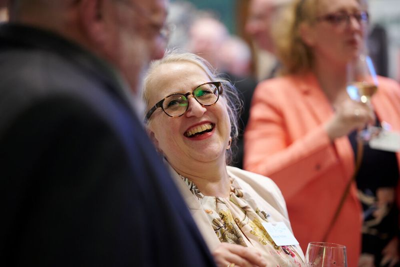 Impressionen vom ELEKTRONIKPRAXIS Frühlingsfest 2023 im Ketterer Kunst mit der Verabschiedung von Johann Wiesböck.  (Bild: © EYE AM CHRIS)