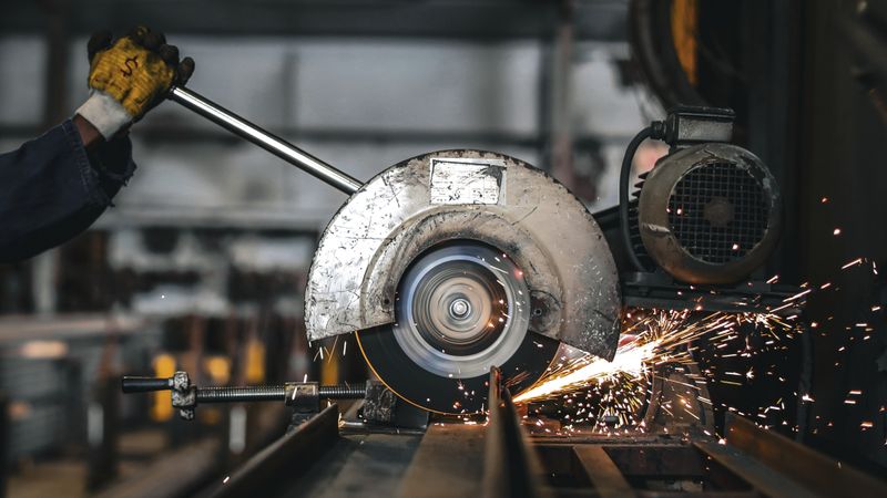 Effizientes Schrott-Recycling: Die Infor Velocity Suite steuert komplexe Prozesse mit Process Mining und künstlicher Intelligenz.(Bild:  Petri Oeschger/Getty Images)