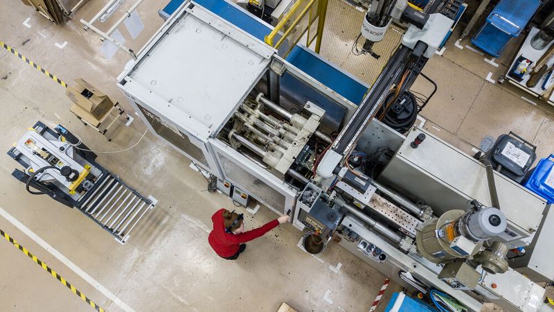 Borther betreibt im Werk Wrexham eigene Spritzgussmaschinen für benötigte Neuteile. (Bild: Brother)