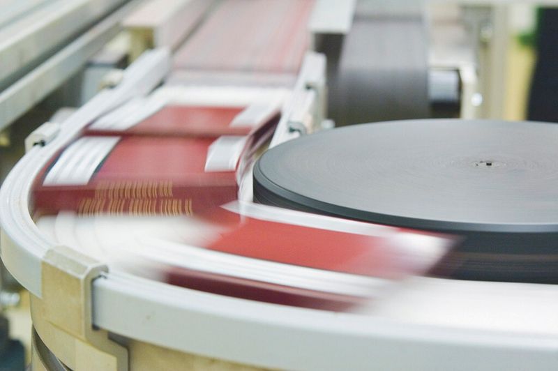 Bild 4: Die Antriebe werden genau auf die jeweilige Aufgabe in der horizontalen Fördertechnik zugeschnitten. (Bild: Lenze)