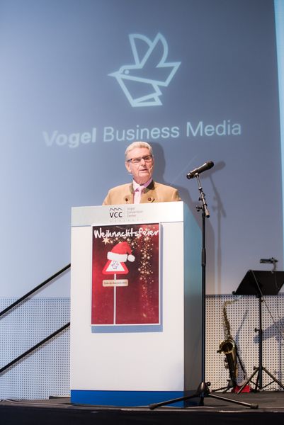Vogel X-Mas Party 2012 im VCC in Würzburg    Dr. Kurt Eckernkamp bei seiner Weihnachtsansprache.  Weitere exklusive Bilder zur Vogel Weihnachtsfeier finden Sie auf unserer Facebook-Fanpage. Jetzt reinschauen und Fan werden. Wir freuen uns über jeden Like. (Bild: Marcel Gollin/Vogel Business Media)