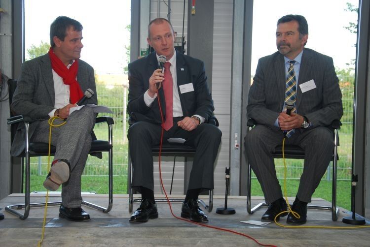 Von links: Stefan Höslinger (HEPP), Peter Börner (ZKF) und Norbert Herrmann (AZT) diskutierten die künftigen Herausforderungen eines K&L-Betriebs. (Foto: Wenz)
