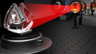 Am Fraunhofer-Institut für Angewandte Optik und Feinmechanik IOF hat man den MWIR-3D-Sensor entwickelt, der auch transparente Objekte aus Glas oder Kunststoff scannen kann. (Fraunhofer-IOF / W. Oppel)