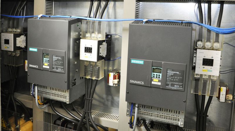 Moderne Technik für das Oktoberfest-Riesenrad: Die Fahrt der 40 Gondeln mit bis zu 400 Personen wird mit der SIMATIC S7 von Siemens gesteuert. (Bild: www.siemens.com/press)