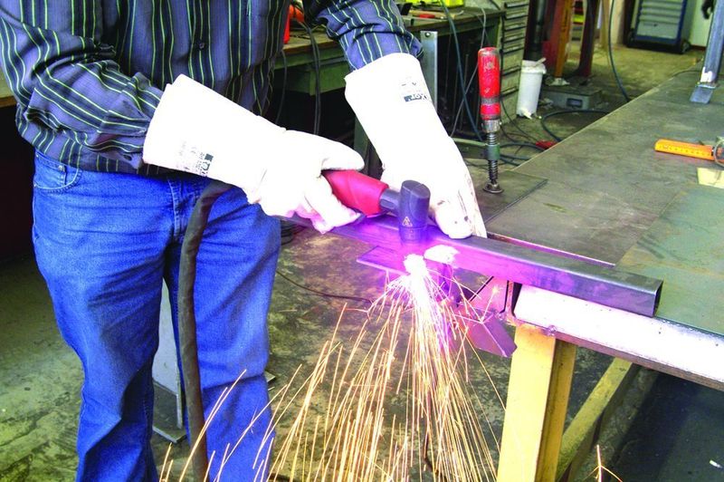 Bild 3: Belastende Metall-, Staub- und sonstige Emissionen werden mit dem Transcut 300 deutlich reduziert. (Archiv: Vogel Business Media)