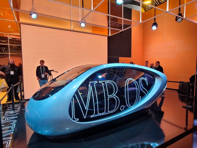 Bild 17: Auf der Consumer Electronics Show erlebt der Besucher neue Technologien zum Anfassen, wie hier von Mercedes-Benz. (Bild: Stefanie Eckardt)