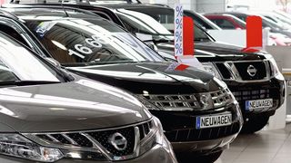 Weil die Käufer erst die Entscheidung über eine Kaufprämie abwarten, steht der Abverkauf von Neufahrzeugen. (Bild: Meinauto.de)