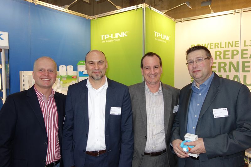(v. l.) Cristian Hajnal, ALSO, Marcus Knickmeier und Patrick Seuser, TP-Link, Peter Steinkrüger, Devolo (Bild: IT-BUSINESS)