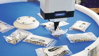 Die KI-gestützte Bildverarbeitungssoftware des 2D-Grasping-Kit von Schunk teilt dem Roboter Position, Drehwinkel und Greifposition für jedes Bauteil mit. (Bild: Schunk)