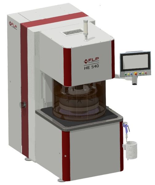 FLP HE540: Compact combination machine for fine grinding, lapping and polishing - designed for the precise machining of thin and geometrically sensitive components with high process stability and reproducible surface quality. (Image:FLP)