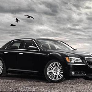 Der neue Chrysler 300 wirkt deutlich moderner als sein Vorgänger 300C aus dem Jahr 2004.
