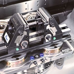 Der 5-Achs-Spanner Kippflexx direkt auf dem Uni-lock-Nullpunkt-Spannsystem montiert.(Bild:  HEINRICH KIPP WERK GmbH & Co. KG)