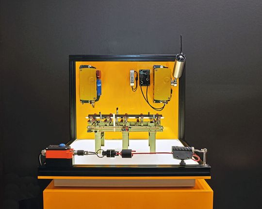 Auf der Solids sind die Produkte für die Fördertechnik an einem Miniatur-Funktionsmodell zu sehen.(Bild:  Steute)