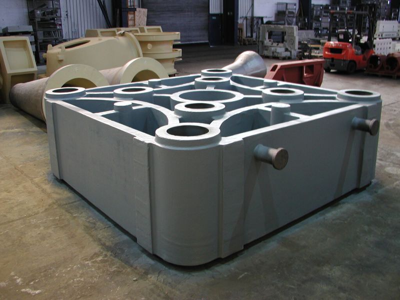 Pressentisch mit Abmessungen von 3020 mm x 3020 mm x 1100 mm, Stückgewicht 27.900 kg, Werkstoff: EN-GJS-400-15  nach DIN EN 1563. (Bild: Meuselwitz-Guss)