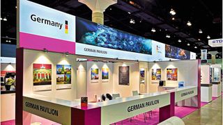 Der „German Pavilion“ auf der Display Week 2023. Hier stellen die Mitglieder des Deutschen Flachdisplay Forums (DFF) gemeinsam aus. Bei den elektronischen Displays treten immer wieder Probleme auf. Diese hat Klaus Wammes seit 25 Jahren gesammelt und analysiert. (Bild: DFF)