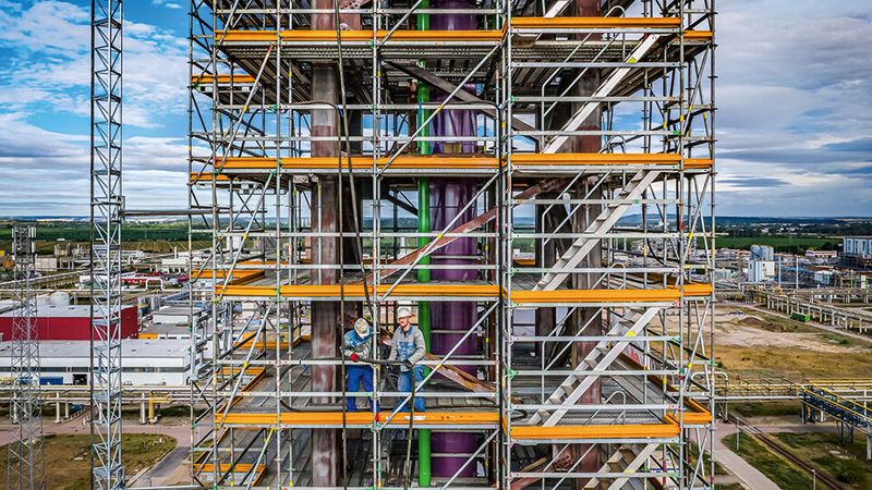 Das metrische 25-cm-Systemraster der Gerüstlösungen vereinfacht den Montageaufwand und erhöht die Arbeitssicherheit auch bei der Gerüstnutzung. (Bild: Intering GmbH)