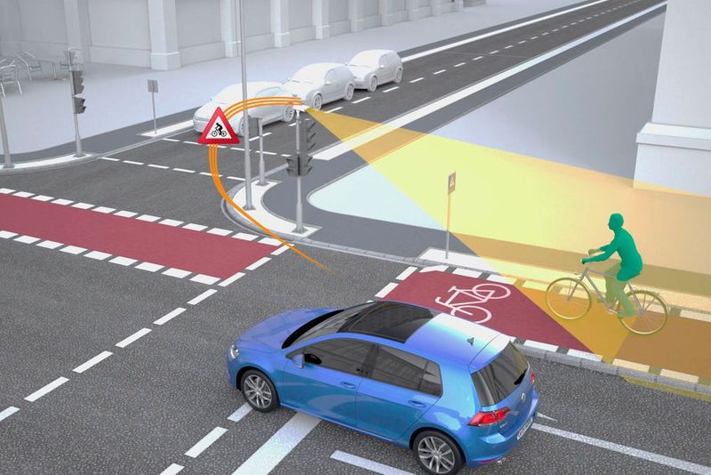 Für „Car2X-Kommunikation“ interessieren sich 49 Prozent der Befragten. Dazu gehört zum Beispiel die Kommunikation mit Ampeln hinsichtlich der Länge der Grünphase. (Bild: Volkswagen)