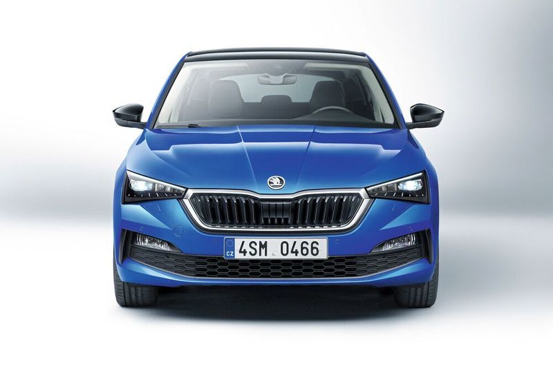 Noch vor dem Kamiq kommt der neue Kompaktwagen Scala auf den Markt. Dass sie eng verwandt sind, zeigt dieses Bild. (Skoda)