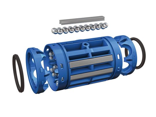 Dank der optimierten Laufbahngeometrie und der deutlich größeren Wälzkörper konnte Ewellix die dynamische Tragzahl der neuen Generation an Linearkugellagern im Vergleich zum Vorgängermodell steigern und die Lebensdauer verlängern.(Bild:  Ewellix)