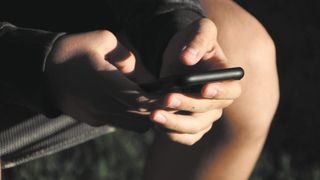 Den Nachwuchs dort abholen, wo er unterwegs ist. Deshalb bietet die Initiative Autoberufe auch gezielt digitale Werkzeuge, mit denen Betriebe Ausbildungswillige ansprechen können. (Bild: gemeinfrei)