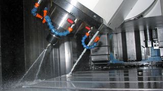 Um Kühlschmierstoffe durch Spindel und Werkzeug hindurch zur Schneidzone zu leiten, sind Drehdurchführungen erforderlich. Sie sind heute ein unverzichtbares Maschinenelement in Werkzeugmaschinen, besonders bei der Hochgeschwindigkeitsbearbeitung.  (Bild: Deublin)