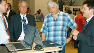 Bei der Jahrestagung der EGA interessierten sich viele Teilnehmer für die neuen Funktionen im EGA-Net.  (Foto: Noack)