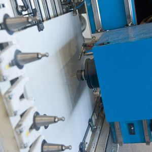 Die Stärke von Elcase ist massgeschneiderte Bearbeitung von Schaltschränken und Elektrogehäusen nach kundenspezifischen Wünschen.(Bild:  Elcase)