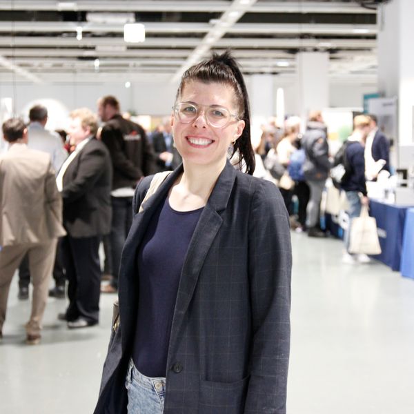 Besucherstimmen der LAB-SUPPLY Wien 2023Karin Stecher, Neurolentech:  „Ich finde es super, dass alles auf einem Platz ist. So finde ich das Interessante und verschaffe mir schnell einen Überblick, was es alles gibt. Es ist sehr praktisch, dass man die Vorführmodelle in echt sieht und dann beurteilen kann, ob sich ein Gerät eignet oder nicht. Ich mag es auch sehr gerne, mit Menschen persönlich zu sprechen, und das funktioniert hier bestens.“   Weitere Infos zu den kommenden LAB-SUPPLY-Messen finden Sie auf www.lab-supply.info.  (LABORPRAXIS, C. Lüttmann)
