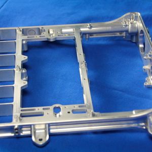 Für optimale Hightech-Frästeile greift die FIT AG nun auf das Know-how der B+W AG zu